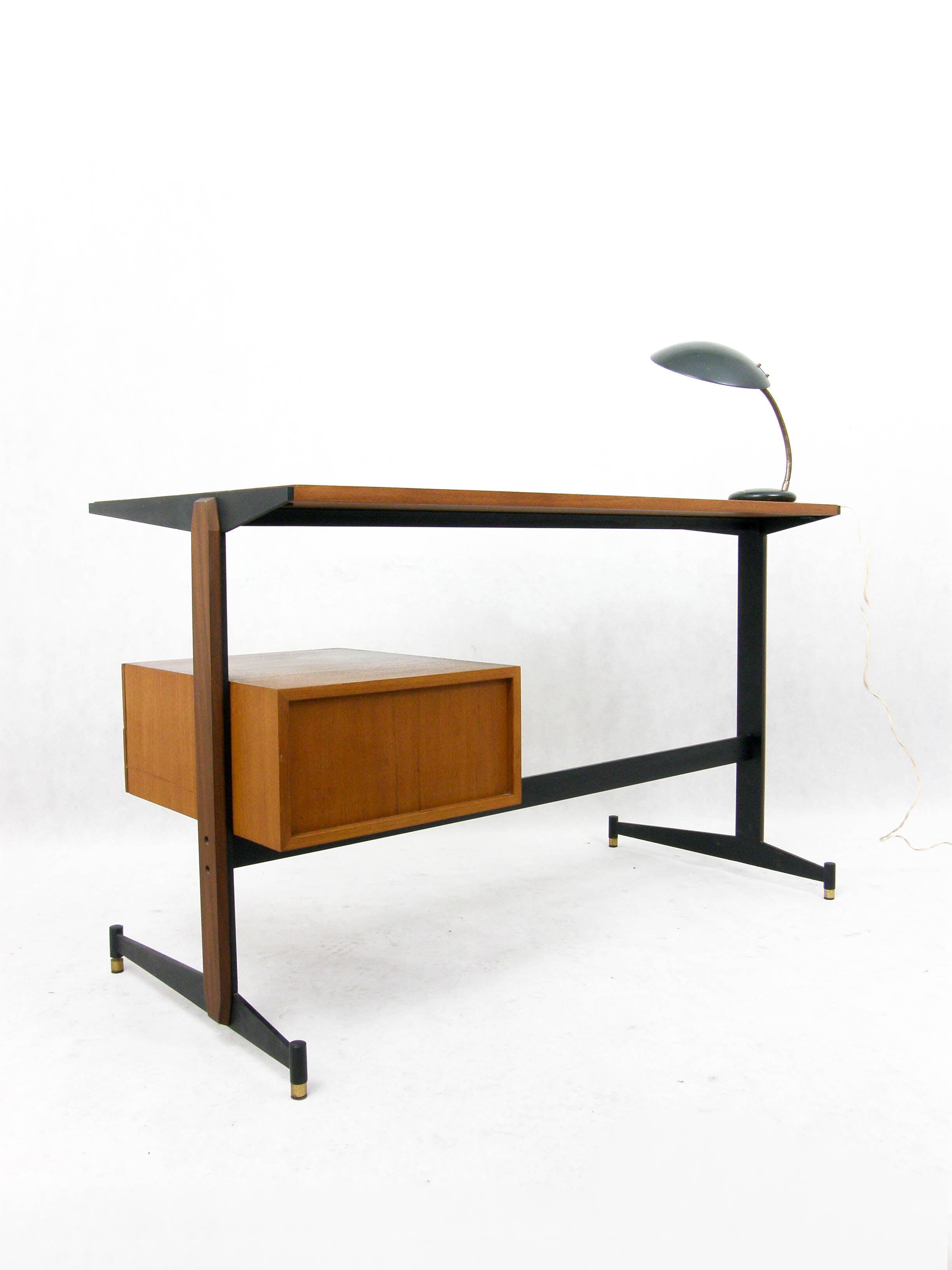 Italian Desk 120 âgé Description 60 Es Italian Desk Iron Brass Teak Wood Veneer Some Scratches And Signs Of Wear On The Top Surface