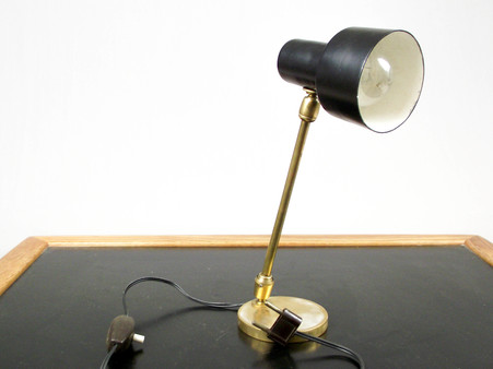 Black_table_lamp_2_